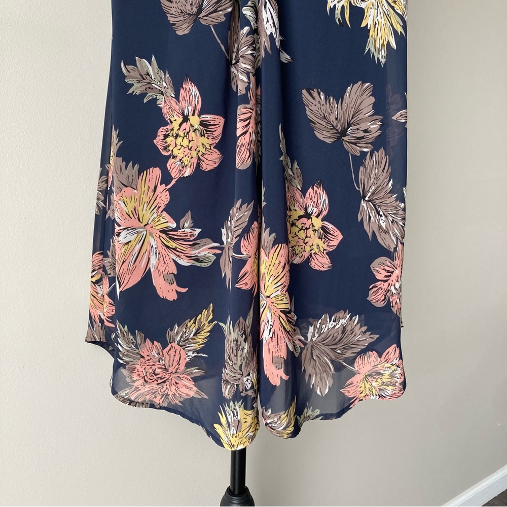 Astr The Label Long Line Tunic Halter Flowy‎ Blouse Floral Navy Blue Size XS - Picture 4 of 9